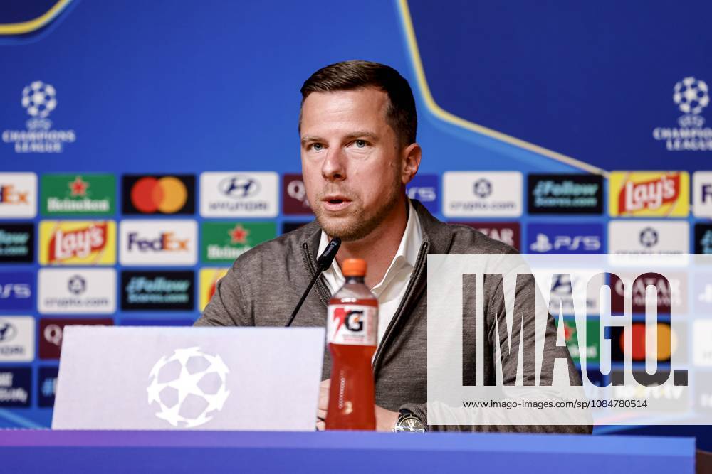 , Estadio do Dragao , season 2026 2027 , UEFA Champions League football , press conference, PK, Pressekonferenz PSV , Picture shows Nick Tol during the press conference Press conference and training PSV x208819874x
