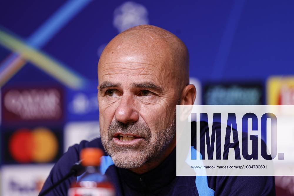 , Estadio do Dragao , season 2026 2027 , UEFA Champions League football , press conference, PK, Pressekonferenz PSV , Picture shows PSV trainer coach Peter Bosz during the press conference Press conference and training PSV x208820181x