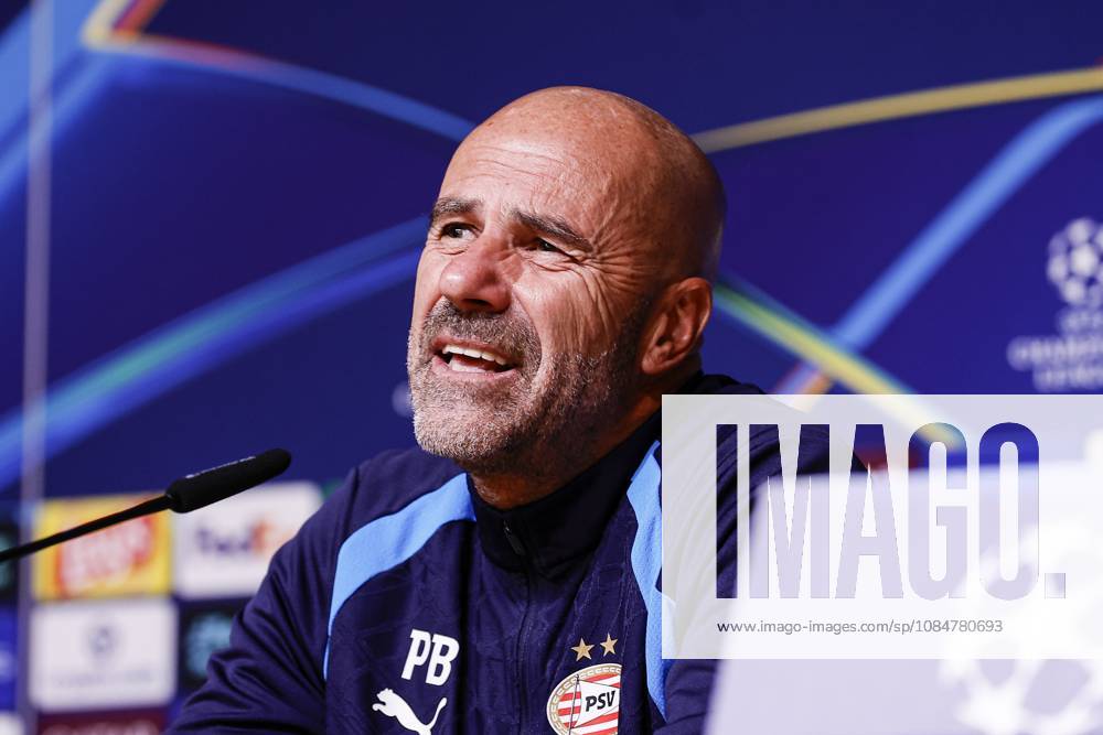 , Estadio do Dragao , season 2026 2027 , UEFA Champions League football , press conference, PK, Pressekonferenz PSV , Picture shows PSV trainer coach Peter Bosz during the press conference Press conference and training PSV x208820186x