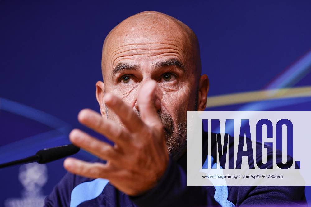 , Estadio do Dragao , season 2026 2027 , UEFA Champions League football , press conference, PK, Pressekonferenz PSV , Picture shows PSV trainer coach Peter Bosz during the press conference Press conference and training PSV x208820190x