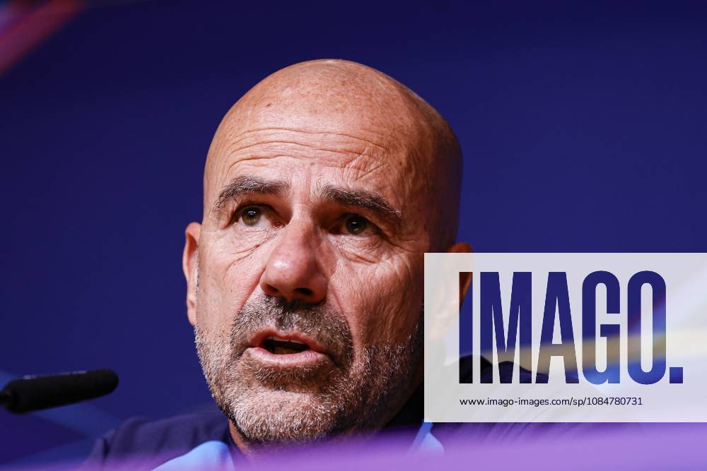 , Estadio do Dragao , season 2026 2027 , UEFA Champions League football , press conference, PK, Pressekonferenz PSV , Picture shows PSV trainer coach Peter Bosz during the press conference Press conference and training PSV x208820192x