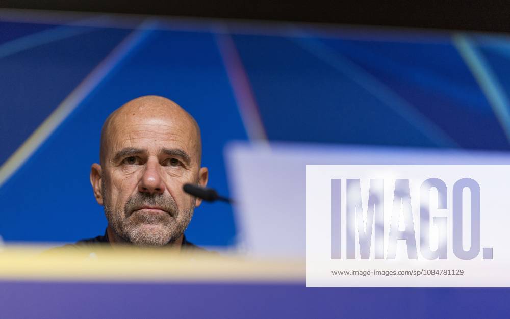 PORTO - PSV Eindhoven coach Peter Bosz of PSV Eindhoven during a press conference, PK, Pressekonferenz the day before the Champions League match between Porto and PSV Eindhoven at the Estadio Do Dragao, on October 19, 2026 in Porto, Portugal. MORITZ MUELLER ANP ANPxSportx IVx 572984544 originalFilename: 572984544