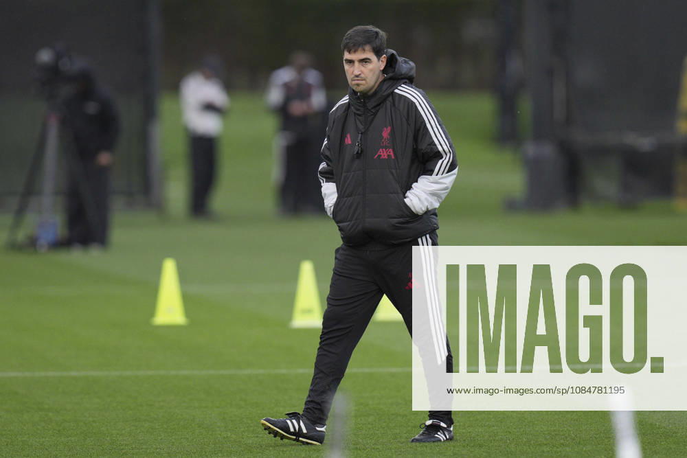 Liverpool Training, Champions League Liverpool FC manager Andoni Iraola watches on as his players train during the Liverpool Training Session ahead of the UEFA Champions League Matchday 3 v Villarreal CF, AXA Training Centre, Liverpool, United Kingdom on 19 October 2026 Credit: Steve Flynn Every Second Media Editorial use only. All images are copyright Every Second Media Limited. No images may be reproduced without prior permission.