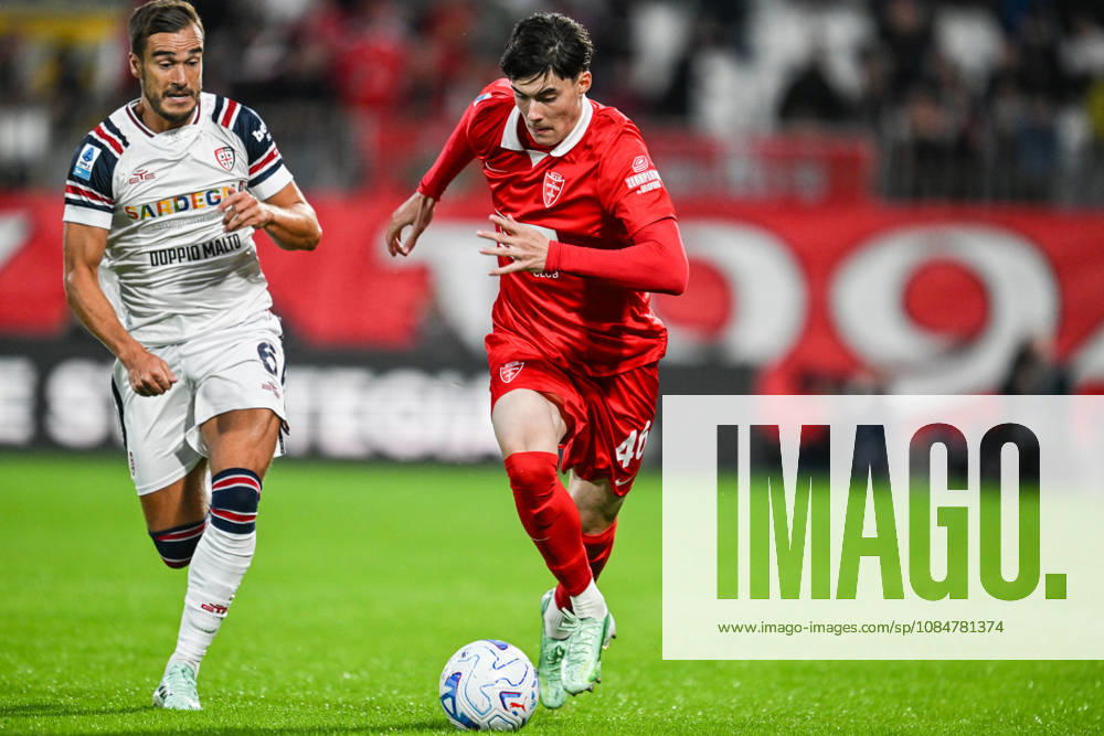 Jay Robinson of AC Monza fights for the ball with Harry Winks of Cagliari Calcio during the Serie A soccer match between AC Monza and Cagliari Calcio the Brianteo Stadium in Monza, north Italy - October 19, 2026. - Soccer.