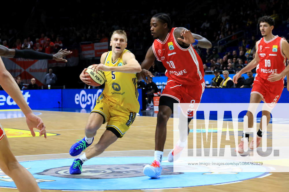 Germany, GER, DEU, Basketball, BBL Cup, Day 1, 2026–2027 Season, Berlin, ALBA Berlin vs. Bamberg, Sam Griesel (ALBA Berlin 5), Mylik Wilson (Bamberg 10), nordphoto GmbH, Engler Berlin, Uber Arena Berlin, Germany