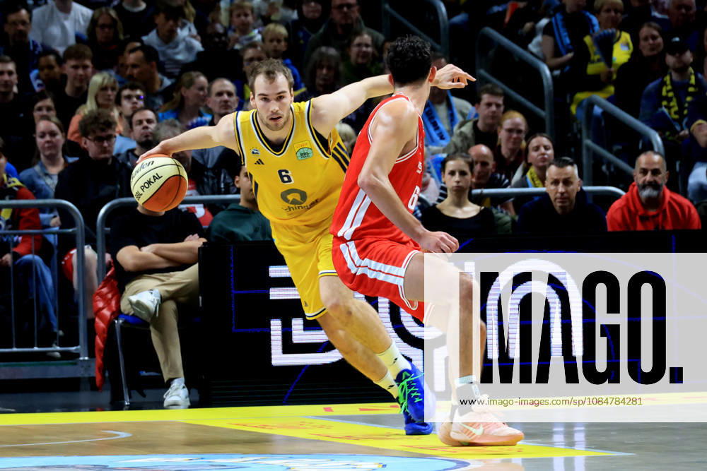 Germany, GER, DEU, Basketball, BBL Cup, Day 1, 2026–2027 Season, Berlin, ALBA Berlin vs. Bamberg, MALTE DELOW, ALBA Berlin 6, Yuval Hochstadter, Bamberg 66, nordphoto GmbH, Engler Berlin, Uber Arena Berlin, Germany