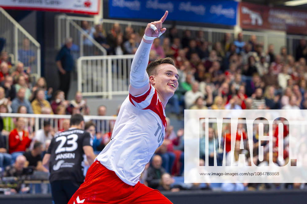 Matchday 8 of the 2nd Handball Bundesliga, TuSEM Essen vs. TV Emsdetten, Max Neuhaus, TuSEM Essen celebrates, Essen, Am Hallo, NRW, Germany, xRHR, PHOTO DEx