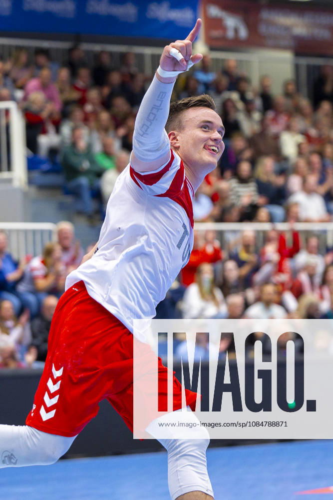 Matchday 8 of the 2nd Handball Bundesliga, TuSEM Essen vs. TV Emsdetten, Max Neuhaus, TuSEM Essen celebrates, Essen, Am Hallo, NRW, Germany, xRHR, PHOTO DEx