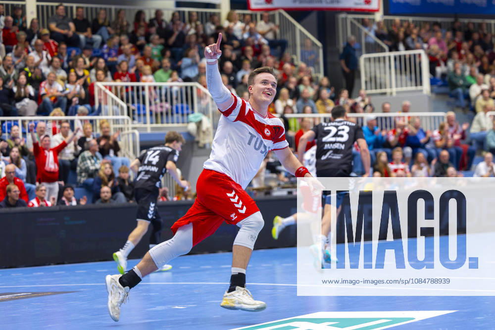 Matchday 8 of the 2nd Handball Bundesliga, TuSEM Essen vs. TV Emsdetten, Max Neuhaus, TuSEM Essen celebrates, Essen, Am Hallo, NRW, Germany, xRHR, PHOTO DEx