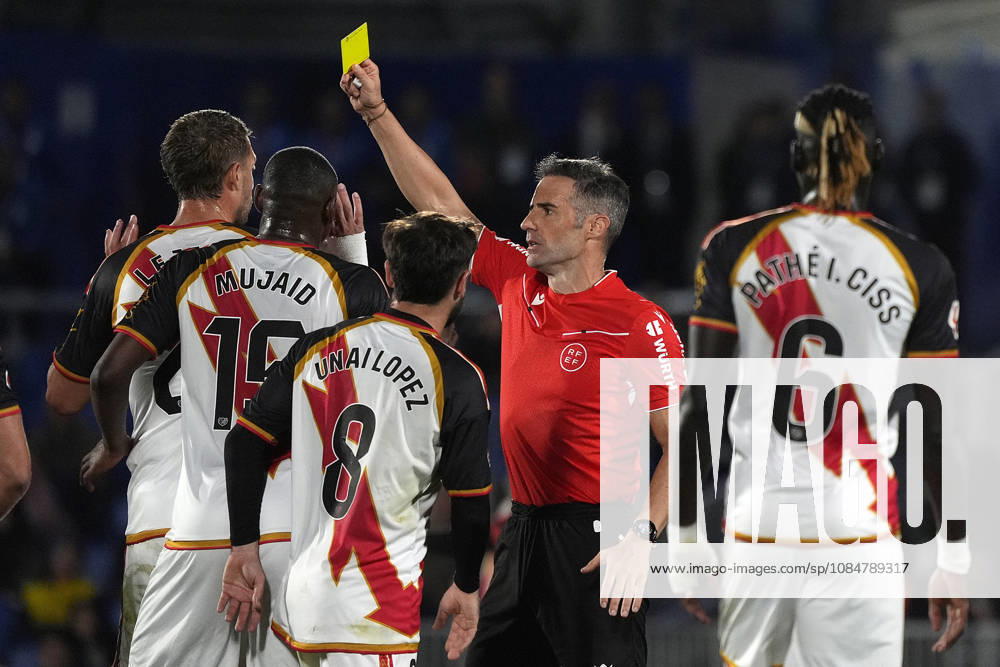 GETAFE CF v RAYO VALLECANO. LA LIGA 2026 2027. ROUND 9.. Referee Jon Ander González Esteban shows yellow card during La Liga match. October19, 2026. (ALTERPHOTOS Acero) GetafeSpain