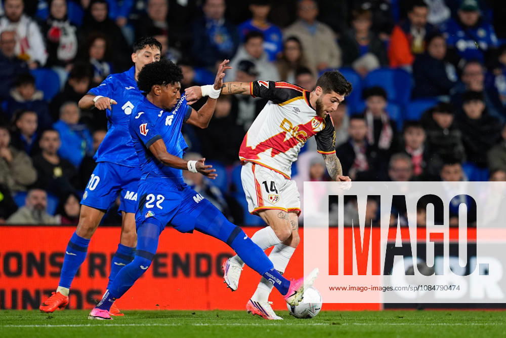 Giorgi Tsitaishvili of Rayo Vallecano and Johan Mojica of Getafe CF compete for the ball during the Spanish League, LaLiga EA Sports, football match between Getafe CF and Rayo Vallecano at Coliseum de Getafe stadium on October 19, 2026, in Getafe, Spain. Getafe Spain - ZUMAa181 20261019_zaa_a181_098