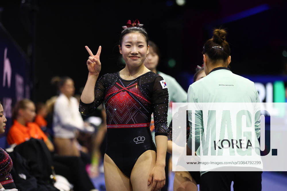 PARK NAYOUNG of South Korea reacts after competing on the Floor Exercise during the Women s Qualifications of the 54th Artistic Gymnastics World Championships at the Ahoy Arena in Rotterdam, Netherlands. Rotterdam Netherlands - ZUMAc179 20261019_zep_c179_102