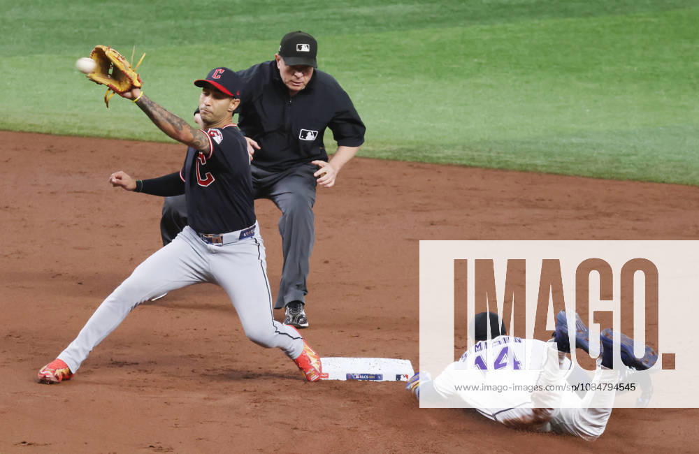 Tampa Bay Rays Chandler Simpson (14) safely steals second as Cleveland Guardians shortstop Brayan Rocchio (4) takes the throw in the second inning during game six of the MLB, Baseball Herren, USA American League Championship Series at Tropicana Field in St Petersburg, Florida, on Monday, October 19, 2026. TPB20261019710 GARYxBOGDON