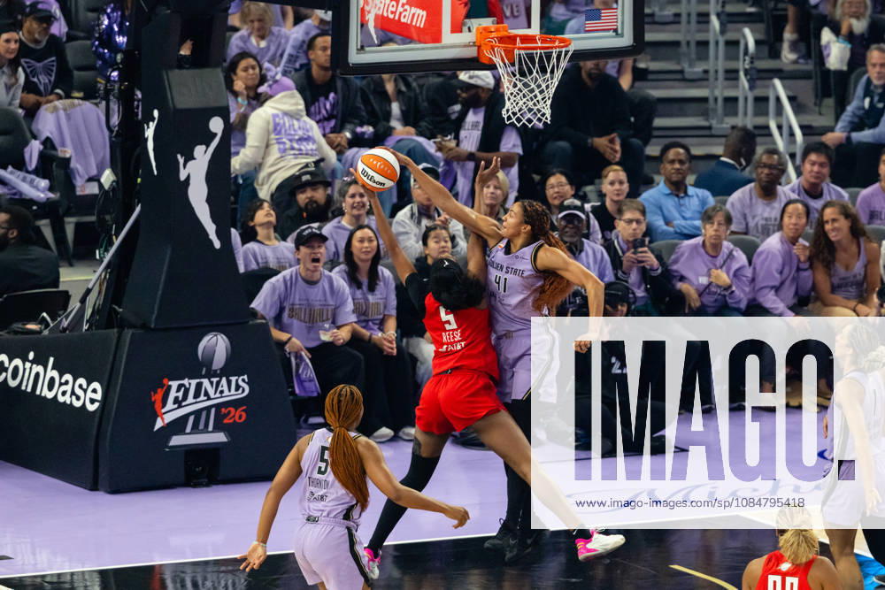 SAN FRANCISCO, CA - OCTOBER 19: Kiah Stokes 41 of the Golden State Valkyries blocks a shot by Angel Reese 5 of the Atlanta Dream during Game Two of the WNBA, Basketball Damen, USA Finals on October 19, 2026 at Chase Center in San Francisco, CA. (Photo by Matthew Huang Icon Sportswire) WNBA: OCT 19 Finals Atlanta Dream at Golden State Valkyries Icon261019006