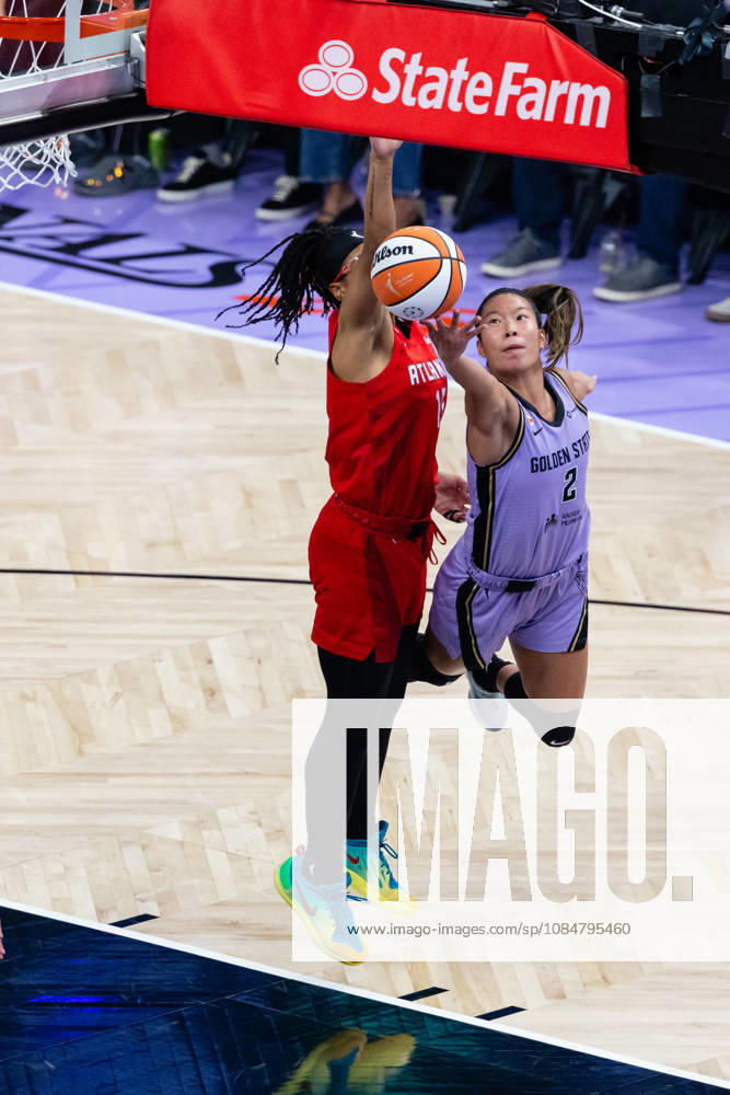SAN FRANCISCO, CA - OCTOBER 19: Kaitlyn Chen 2 of the Golden State Valkyries scores in the last seconds of the second quarter of Game Two of the WNBA, Basketball Damen, USA Finals against the Atlanta Dream on October 19, 2026 at Chase Center in San Francisco, CA. (Photo by Matthew Huang Icon Sportswire) WNBA: OCT 19 Finals Atlanta Dream at Golden State Valkyries Icon261019013