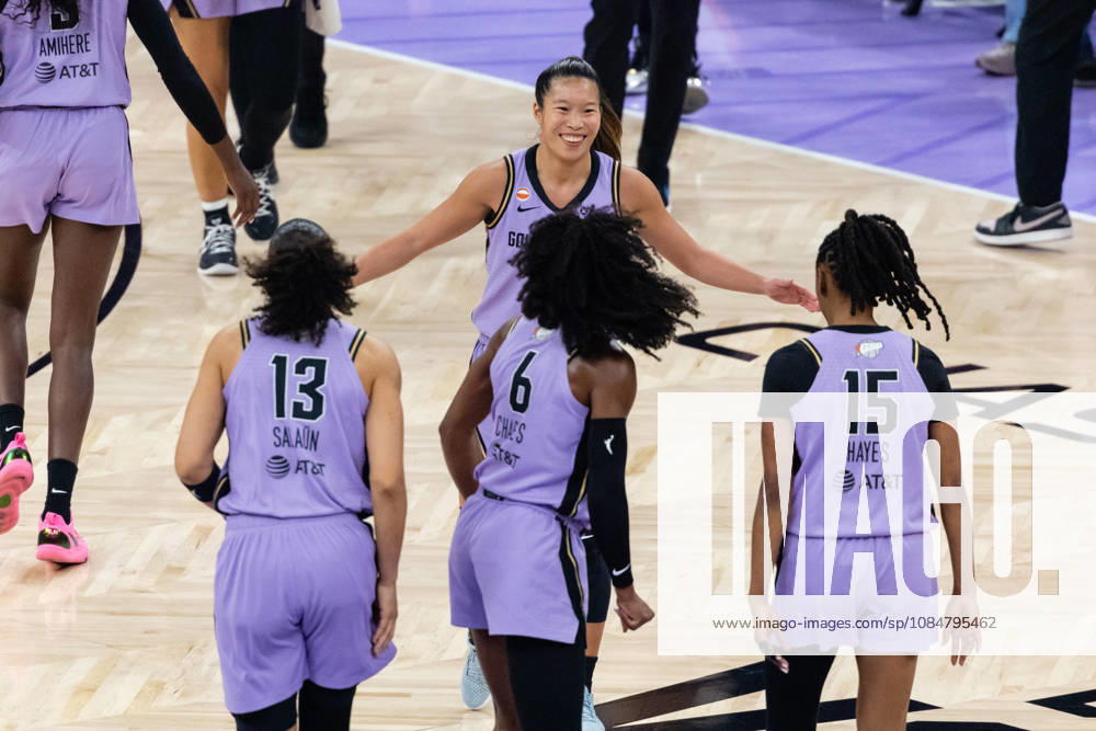 SAN FRANCISCO, CA - OCTOBER 19: Kaitlyn Chen 2 of the Golden State Valkyries celebrates scoring in the last seconds of the second quarter of Game Two of the WNBA, Basketball Damen, USA Finals against the Atlanta Dream on October 19, 2026 at Chase Center in San Francisco, CA. (Photo by Matthew Huang Icon Sportswire) WNBA: OCT 19 Finals Atlanta Dream at Golden State Valkyries Icon261019014