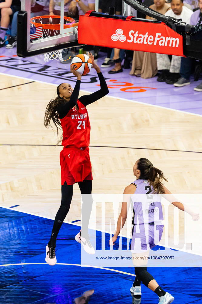 SAN FRANCISCO, CA - OCTOBER 19: DeWanna Bonner 24 of the Atlanta Dream scores during Game Two of the WNBA, Basketball Damen, USA Finals against the Golden State Valkyries on October 19, 2026 at Chase Center in San Francisco, CA. (Photo by Matthew Huang Icon Sportswire) WNBA: OCT 19 Finals Atlanta Dream at Golden State Valkyries Icon261019024