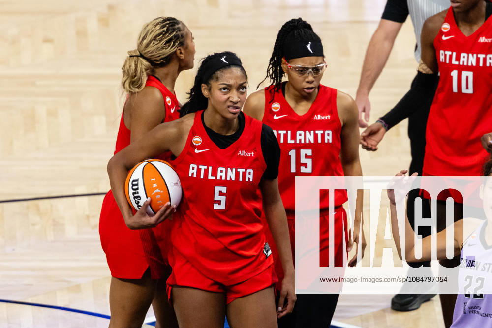 SAN FRANCISCO, CA - OCTOBER 19: Angel Reese 5 of the Atlanta Dream reacts to being fouled during Game Two of the WNBA, Basketball Damen, USA Finals against the Golden State Valkyries on October 19, 2026 at Chase Center in San Francisco, CA. (Photo by Matthew Huang Icon Sportswire) WNBA: OCT 19 Finals Atlanta Dream at Golden State Valkyries Icon261019027