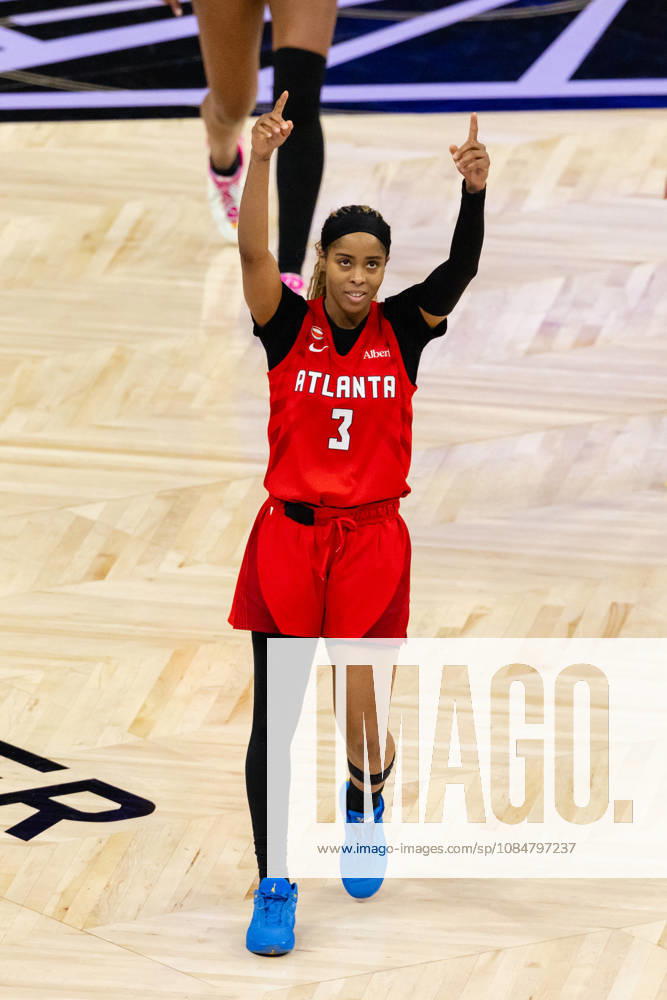 SAN FRANCISCO, CA - OCTOBER 19: Jordin Canada 3 of the Atlanta Dream celebrates a last second three in the third quarter of Game Two of the WNBA, Basketball Damen, USA Finals against the Golden State Valkyries on October 19, 2026 at Chase Center in San Francisco, CA. (Photo by Matthew Huang Icon Sportswire) WNBA: OCT 19 Finals Atlanta Dream at Golden State Valkyries Icon261019030