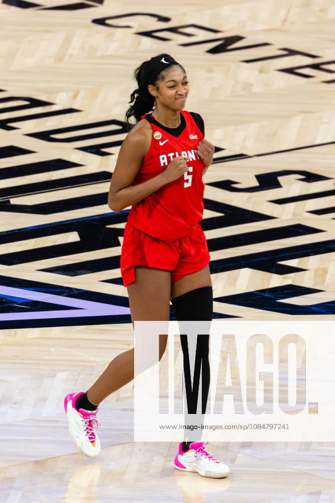 SAN FRANCISCO, CA - OCTOBER 19: Angel Reese 5 of the Atlanta Dream reacts to a bad pass during Game Two of the WNBA, Basketball Damen, USA Finals against the Atlanta Dream on October 19, 2026 at Chase Center in San Francisco, CA. (Photo by Matthew Huang Icon Sportswire) WNBA: OCT 19 Finals Atlanta Dream at Golden State Valkyries Icon261019033
