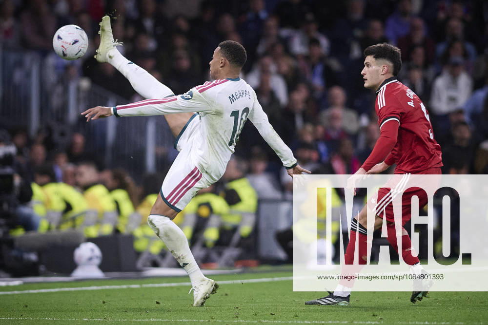 LaLiga - Real Madrid CF v Sevilla FC Real Madrid CF’s Kylian Mbappe (l) and Sevilla FC’s Andres Castrin during La Liga match. October 18 ,2026. Photo by Ropero AlterPhotos ABACAPRESS.COM Madrid Madrid Spain
