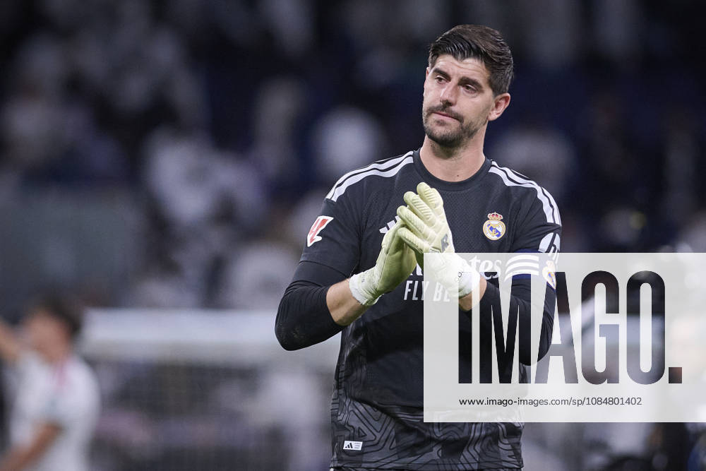 LaLiga - Real Madrid CF v Sevilla FC Real Madrid CF’s Thibaut Courtois salutes the fans after La Liga match. October 18 ,2026. Photo by Ropero AlterPhotos ABACAPRESS.COM Madrid Madrid Spain