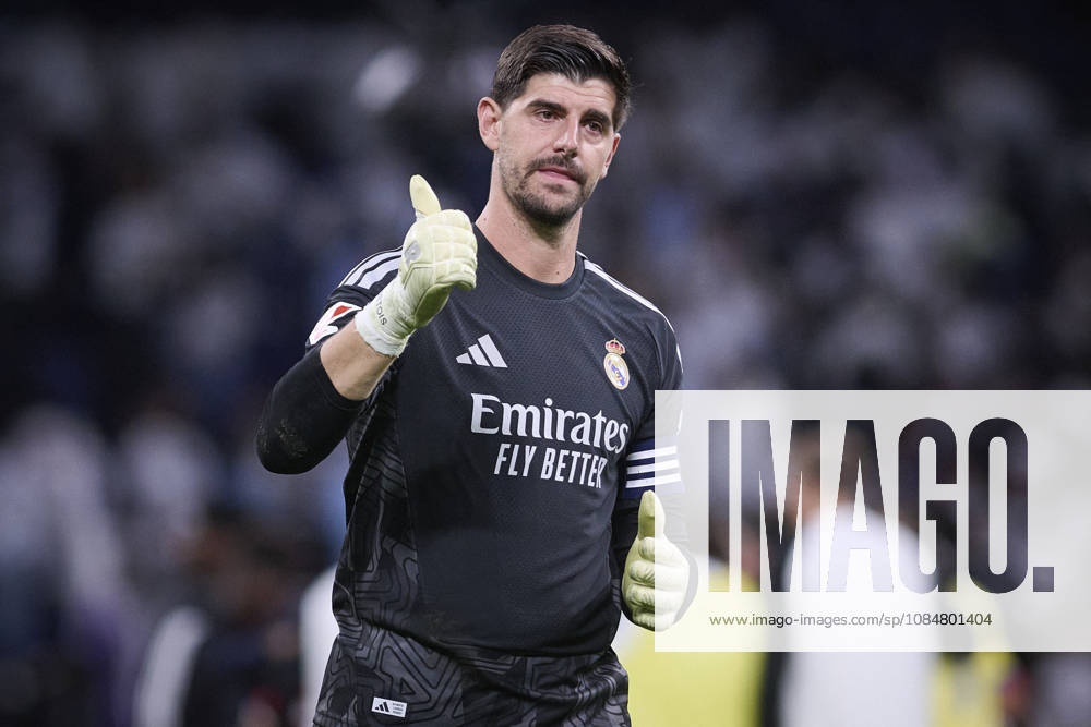 LaLiga - Real Madrid CF v Sevilla FC Real Madrid CF’s Thibaut Courtois salutes the fans after La Liga match. October 18 ,2026. Photo by Ropero AlterPhotos ABACAPRESS.COM Madrid Madrid Spain