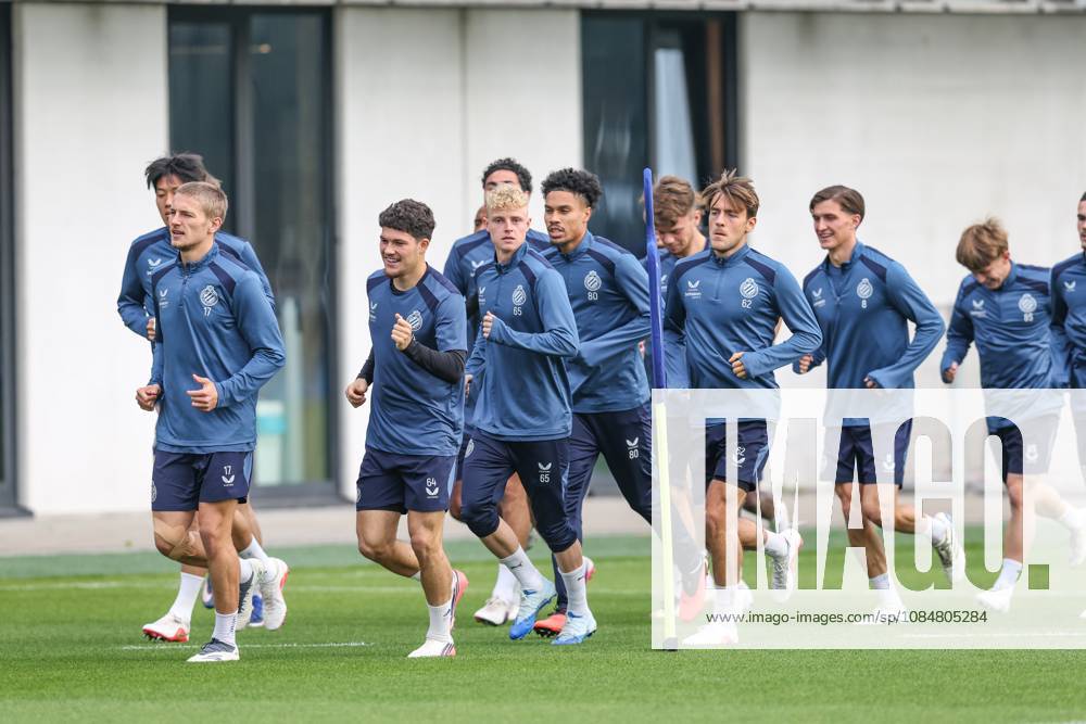 Club s players pictured during a training session of Belgian soccer team Club Brugge KV, Tuesday 20 October 2026 in Knokke-Heist. Club is preparing for the third game in the UEFA Champions League league phase against French team Racing Club de Lens tomorrow. BRUNOxFAHY x190372910x