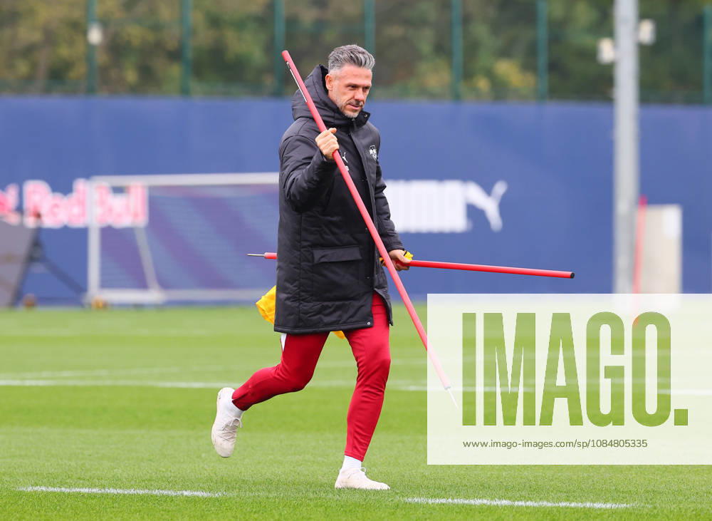 RB Leipzig Champions League Training, Leipzig, October 20, 2026, RB Academy, UEFA Champions League, RB Leipzig s final training session the day before Real Madrid vs. RB Leipzig. Pictured: Coach Martin Demichelis, RB Leipzig, Picture Point
