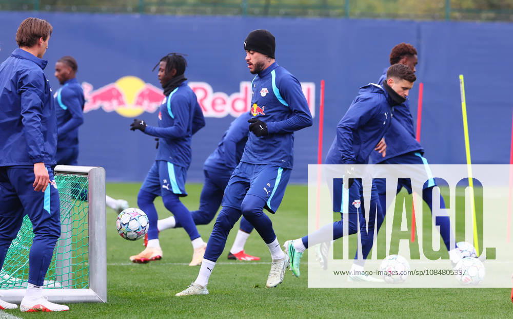 RB Leipzig Training: Champions League, Leipzig, October 20, 2026, RB Academy, UEFA Champions League, RB Leipzig s final training session the day before Real Madrid vs. RB Leipzig. Pictured from left: Romulo (40), RB Leipzig, and Christoph Baumgartner (14), RB Leipzig, Picture Point