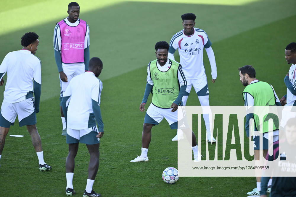 Real Madrid training session ahead of Champions Leage match against RB Leipzig MADRID, SPAIN - OCTOBER 20: Vinicius Junior (C), and Bernardo Silva (2nd R) of Real Madrid attend the training session at the club s Valdebebas training complex ahead of their UEFA Champions League third-round match against RB Leipzig, on October 20, 2026 in Madrid, Spain. Burak Akbulut Anadolu Madrid Spain. Editorial use only. Please get in touch for any other usage.