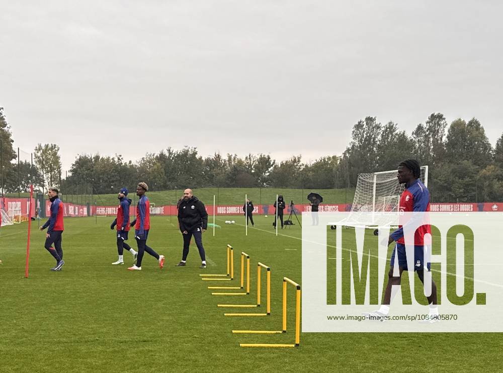 LOSC Lille training session ahead of UEFA Champions League match against Galatasaray CAMPHIN-EN-PEVELE, FRANCE - OCTOBER 20: Players of LOSC Lille take part in a training session at the Domaine de Luchin training facilities ahead of their UEFA Champions League league phase week 3 football match against Galatasaray in Camphin-en-Pevele, France, on October 20, 2026. Murat Karadag Anadolu Camphin-en-pevele France. Editorial use only. Please get in touch for any other usage.