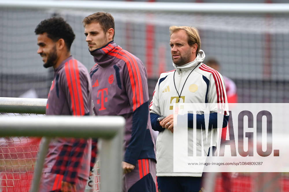 From Aaron DANKS, Assistant Coach, FCB; Josip STANISIC, Bayern Munich; Luis DIAZ, Bayern Munich, Champions League, 2026–27 season, league phase, FINAL TRAINING SESSION on October 20, 2026: FC Bayern Munich vs. FC Arsenal