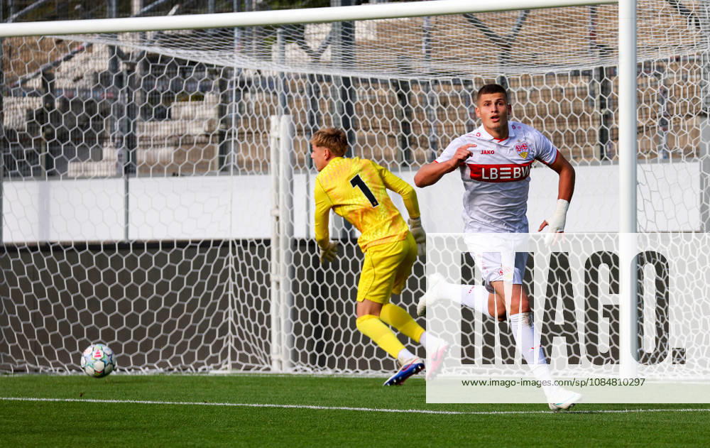 Stuttgart, U19 Champions League soccer, 2026–2027 season, U19 Youth League: VfB Stuttgart vs. Atlético Madrid, celebration after the 1–1 goal, goal scorer Enis Redzepi (VfB)