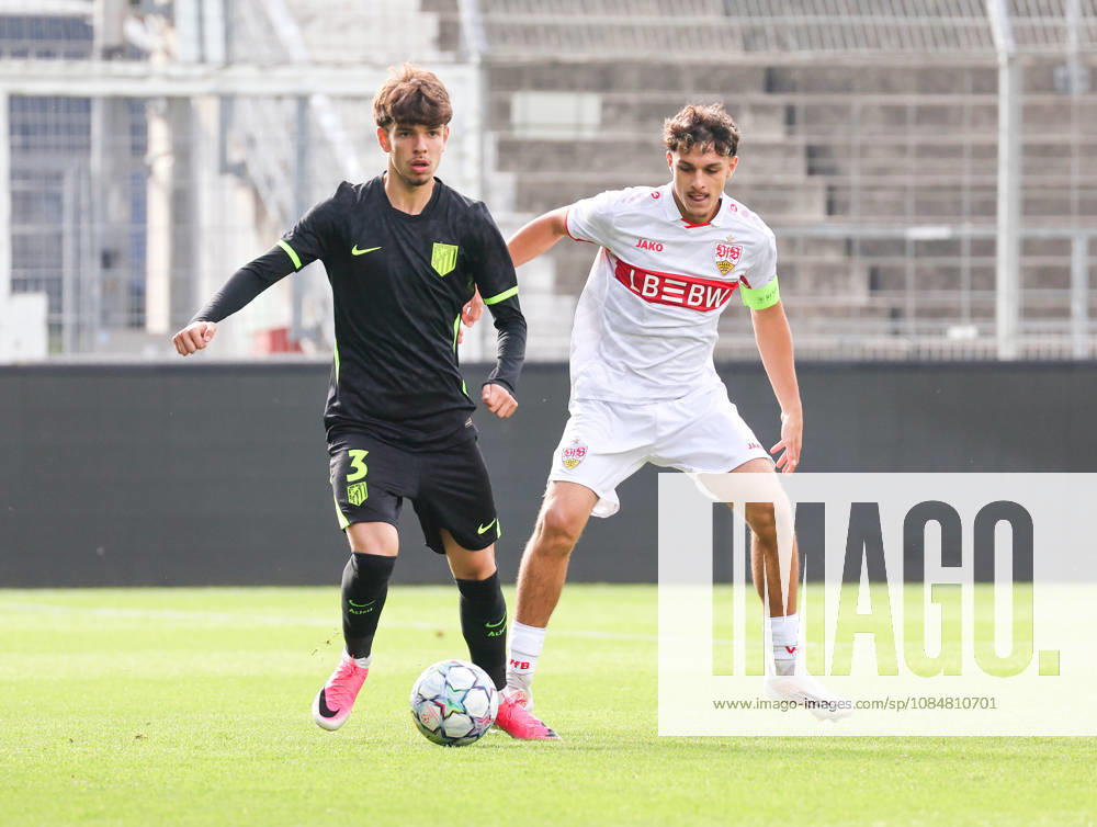 Stuttgart, U19 Champions League, 2026–2027 season, U19 Youth League: VfB Stuttgart vs. Atlético Madrid, from left: Oscar Parejo (Atlético Madrid), Massimo Di Benedetto (VfB)