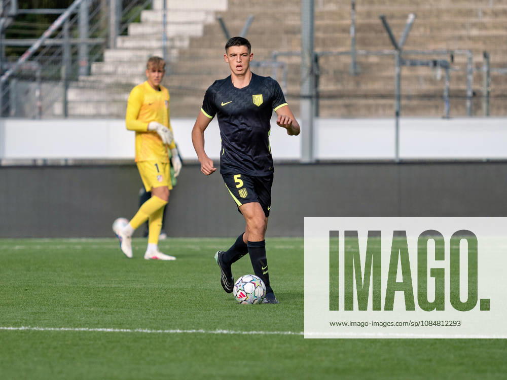 Cutout: Javi Tena, Atlético Madrid, 05 with the ball, full-body single image, stock photo, GER, soccer, VfB Stuttgart vs. Atlético Madrid, UEFA Youth League, Matchday 3, Stuttgart, 2026–2027 season, October 20, 2026, GER, Soccer, VfB Stuttgart vs. Atlético Madrid, UEFA Youth League, Matchday 3, Stuttgart, 2026–2027 Season, October 20, 2026, Stuttgart