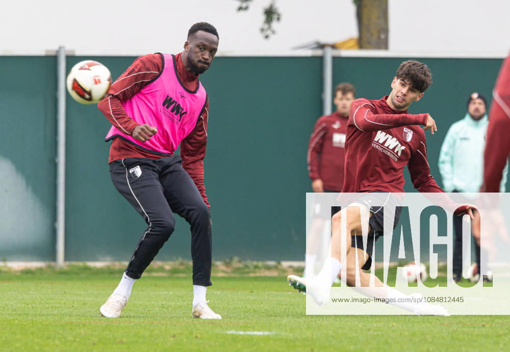Rodrigo Ribeiro, FC Augsburg 9, shot on goal against Chrislain Matsima, FC Augsburg 5, FC Augsburg, practice,