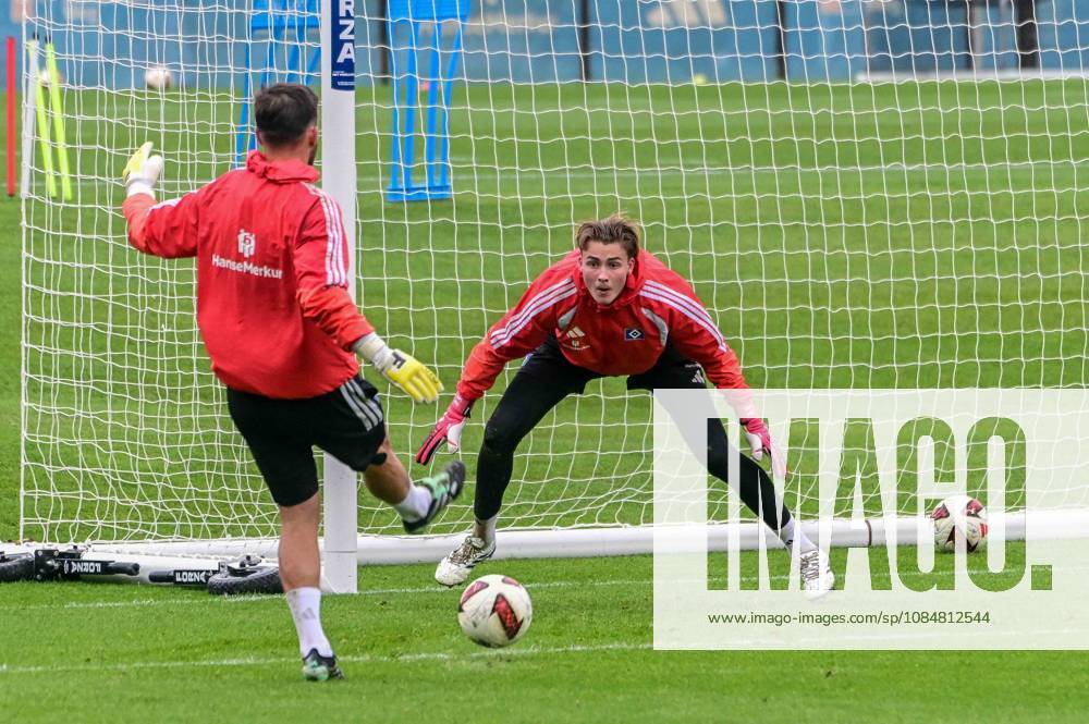 Goalkeeper Heuer, Fernandes, Daniel, Elias, Lahti, and HSV take shots; Germany, Hamburg, Volksparkstadion, soccer, Bundesliga 1, Hamburger SV training session