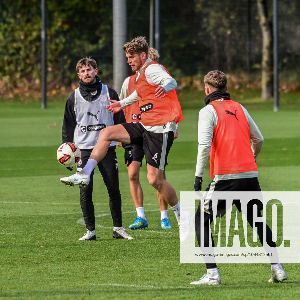 Marcus Mathisen Pauli on the Ball Germany, Hamburg, Training Facility on Kollaustrasse, Soccer, 2. Bundesliga, FC St. Pauli