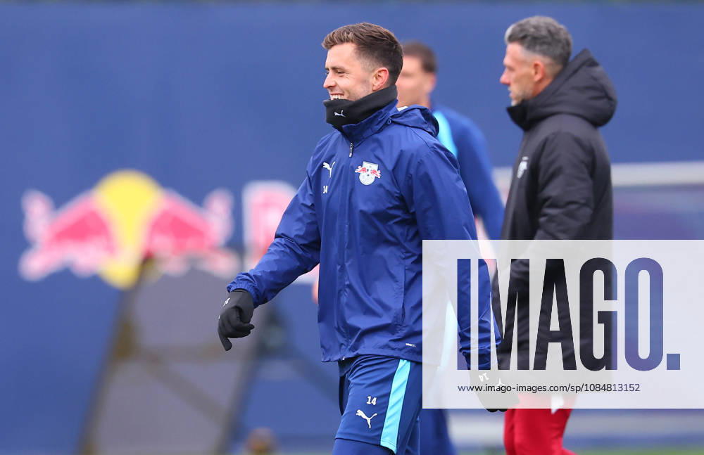 RB Leipzig Training: Champions League, Leipzig, October 20, 2026, RB Academy, UEFA Champions League, RB Leipzig s final training session the day before Real Madrid vs. RB Leipzig; pictured: Christoph Baumgartner, 14, RB Leipzig in front of coach Martin Demichelis, Picture Point