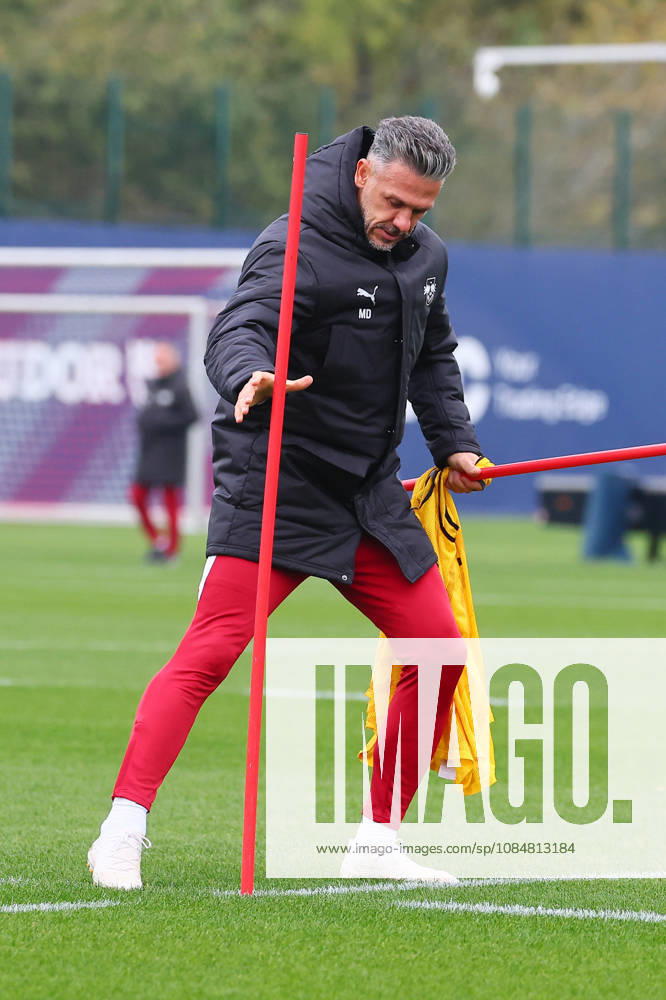 RB Leipzig Training: Champions League, Leipzig, October 20, 2026, RB Academy, UEFA Champions League, RB Leipzig s final training session on the day before Real Madrid vs. RB Leipzig. Pictured: Coach Martin Demichelis, RB Leipzig, Picture Point