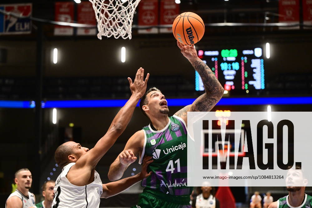L-R Zed Key (Pardubice) and Willy Hernangomez (Malaga) in action during men s Basketball Champions League, group E, 2nd round, BK KVIS Pardubice vs Unicaja Malaga, in Pardubice, Czech Republic, October 20, 2026. (CTKxPhoto JosefxVostarek) CTKPhotoP2026102006530 CTKPhotoP2026102006530
