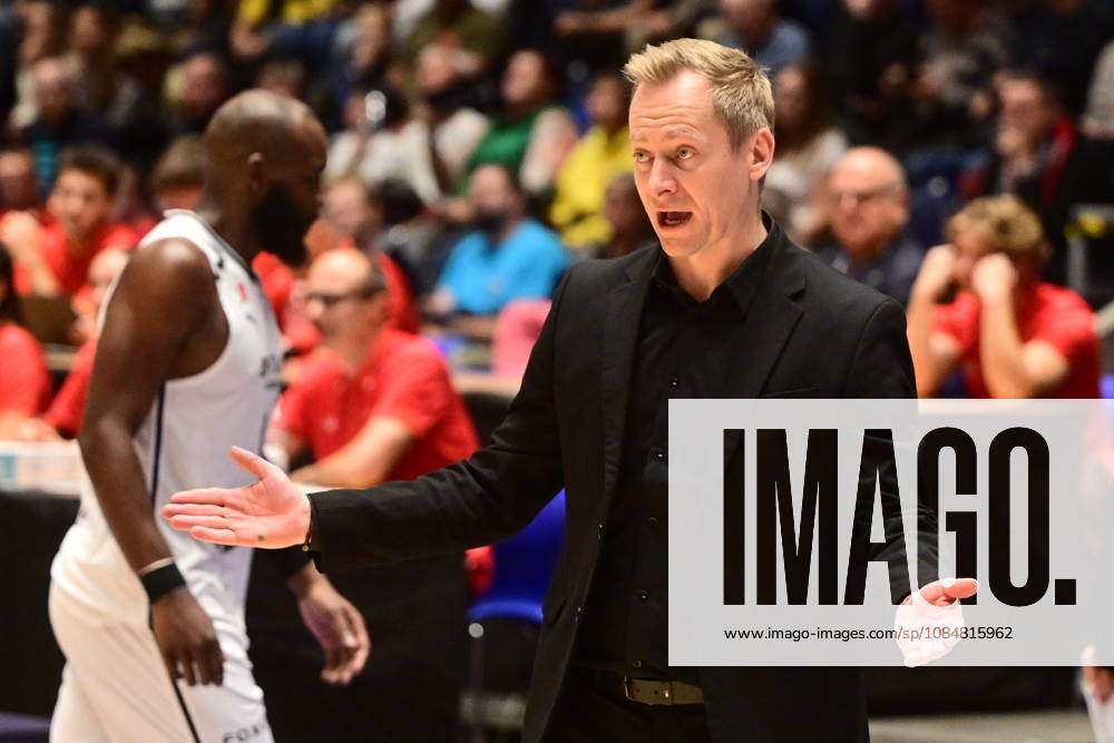 Coach Jan Sotnar (Pardubice) gestures during men s Basketball Champions League, group E, 2nd round, BK KVIS Pardubice vs Unicaja Malaga, in Pardubice, Czech Republic, October 20, 2026. (CTKxPhoto JosefxVostarek) CTKPhotoP2026102007008 CTKPhotoP2026102007008