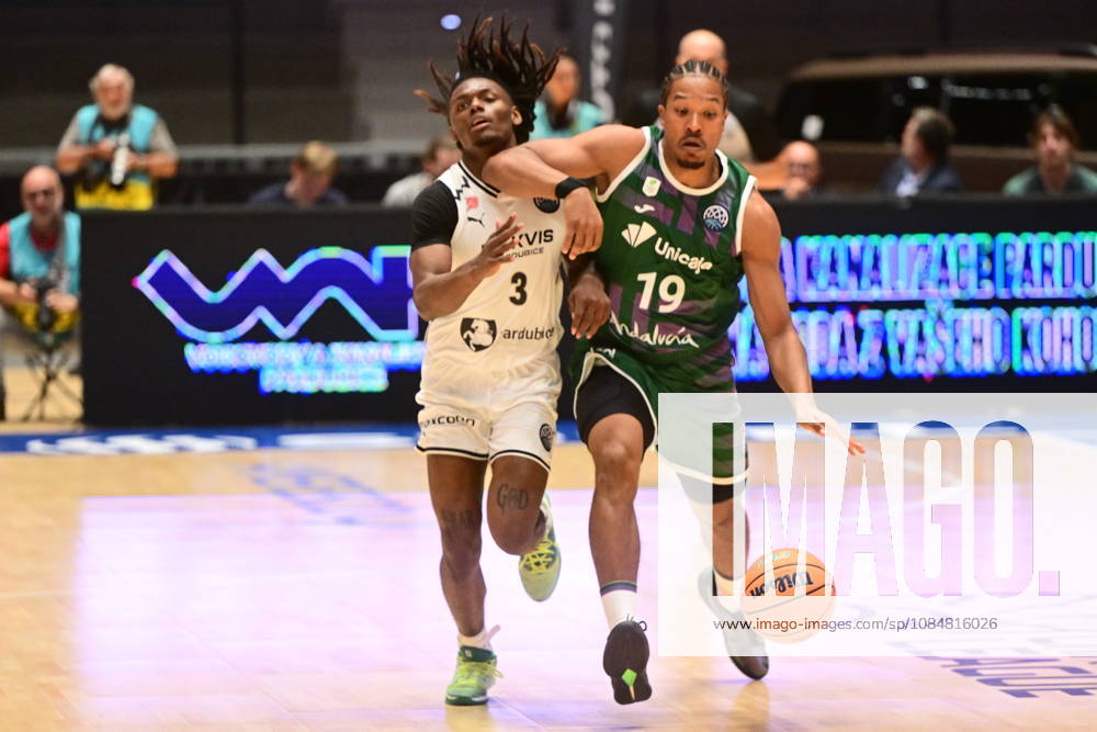 L-R Trey Bonham (Pardubice) and Melwin Pantzar (Malaga) in action during men s Basketball Champions League, group E, 2nd round, BK KVIS Pardubice vs Unicaja Malaga, in Pardubice, Czech Republic, October 20, 2026. (CTKxPhoto JosefxVostarek) CTKPhotoP2026102007131 CTKPhotoP2026102007131