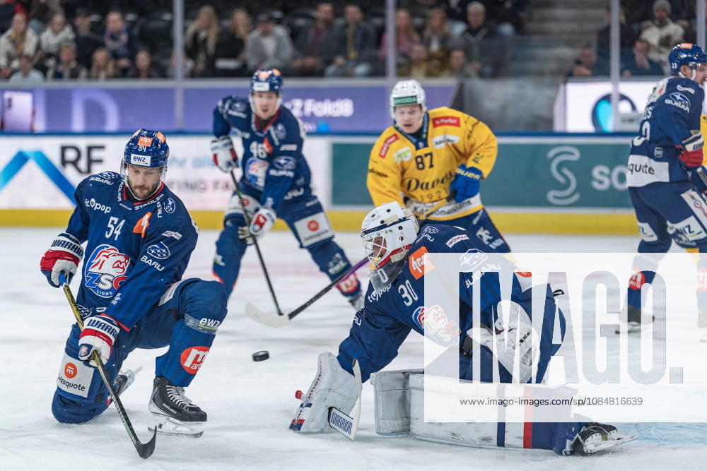 Zurich, Swiss Life Arena, National League: ZSC Lions vs. HC Davos, 54 Christian Marti (ZSC), 30 Goaltender Simon Hrubec (ZSC), 87 Lars Steiner (Davos), Zurich, Swiss Life Arena, Zurich, Switzerland