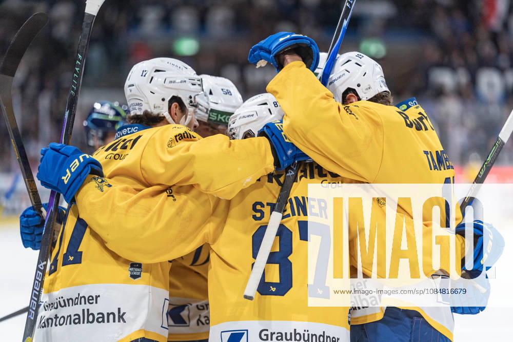 Zurich, Swiss Life Arena, National League: ZSC Lions vs. HC Davos; celebration after the 0-1 goal: 17 Ken Jäger (Davos), 87 Lars Steiner (Davos), 19 Adam Tambellini (Davos); Zurich, Swiss Life Arena, Zurich, Switzerland