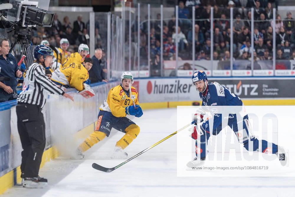 Zurich, Swiss Life Arena, National League: ZSC Lions vs. HC Davos, 87 Lars Steiner (Davos), 54 Christian Marti (ZSC Zurich), Swiss Life Arena, Zurich, Switzerland