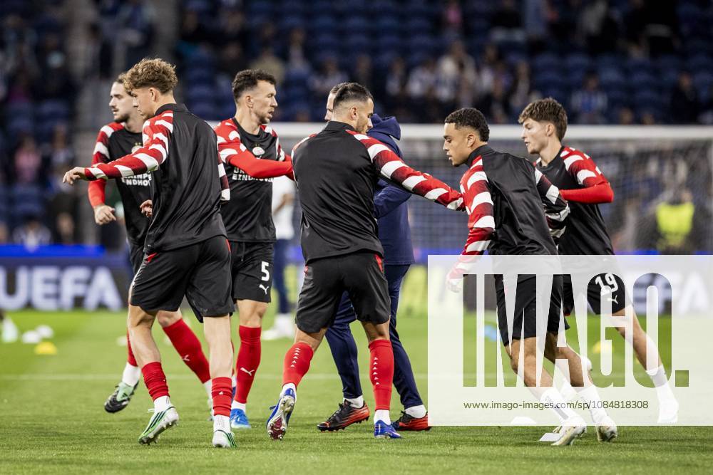 PORTO - (lr) Yarek Gasiorowski of PSV Eindhoven, Sven Mijnans of PSV Eindhoven, Ivan Perisic of PSV Eindhoven, Filip Kostic of PSV Eindhoven, Sergino Dest of PSV Eindhoven and Esmir Bajraktarevic of PSV Eindhoven ahead of the UEFA Champions League match between FC Porto and PSV Eindhoven at the Estadio Do Dragao, on 20 October 2026 in Porto, Portugal. MORITZ MUELLER ANP ANPxSportx IVx 573089827 originalFilename: 573089827