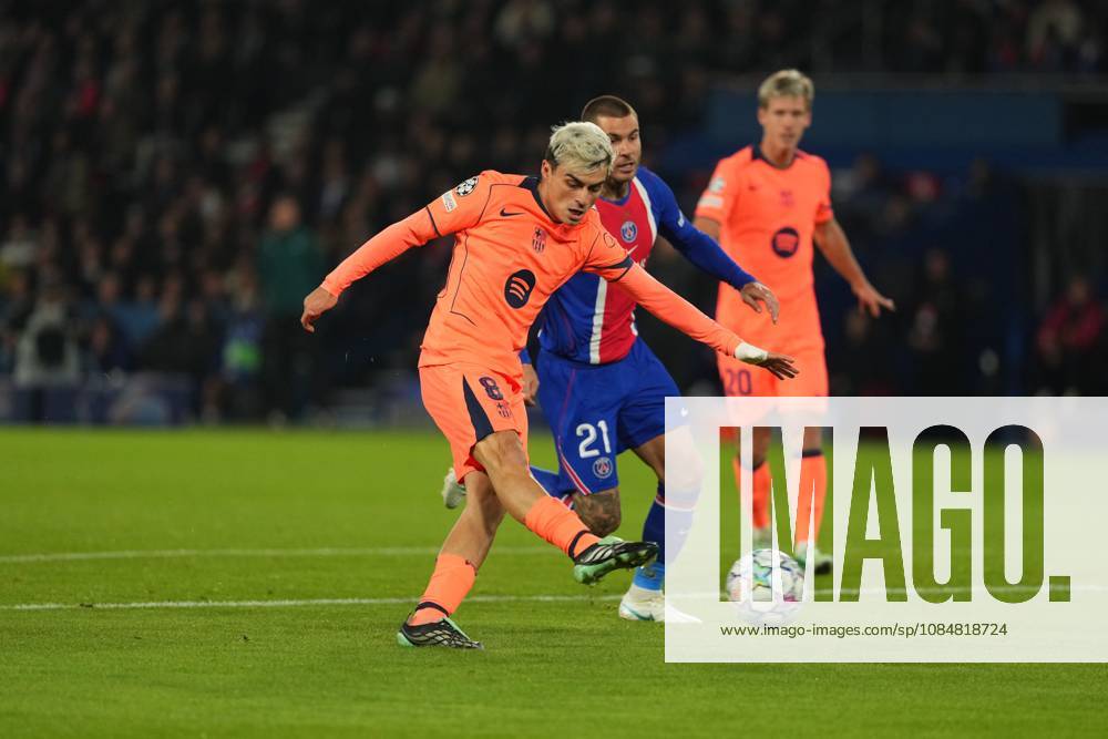 Pedri of Barcelona fires in a shot Paris Saint-Germain v Barcelona, UEFA Champions League, Football, Parc des Princes, Paris, France - 20 Oct 2026Paris Parc des Princes France