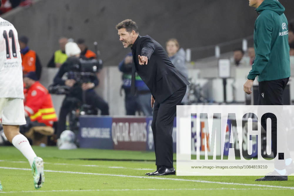 Diego Pablo Simeone, Atlético Madrid, coach, facial expressions, emotion, Germany, soccer, UEFA Champions League, Matchday 3, 2026–2027, VfB Stuttgart vs. Atlético Madrid, October 20, 2026, Stuttgart Arena, Stuttgart, Germany